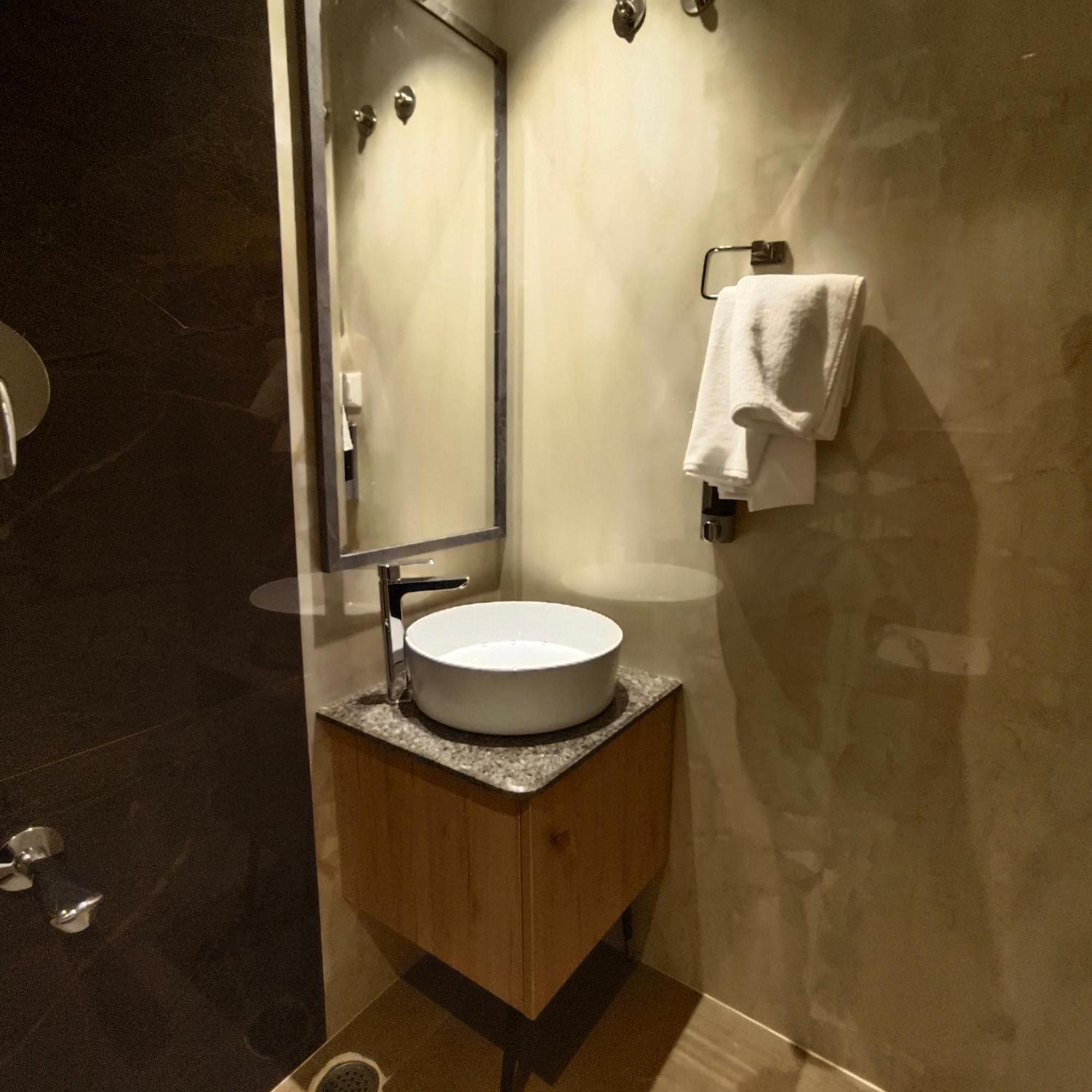 Olive Hotel Le Opera By Embassy Group 벵갈루루 외부 사진