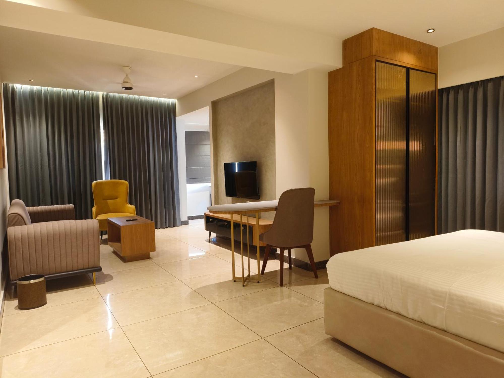 Olive Hotel Le Opera By Embassy Group 벵갈루루 외부 사진