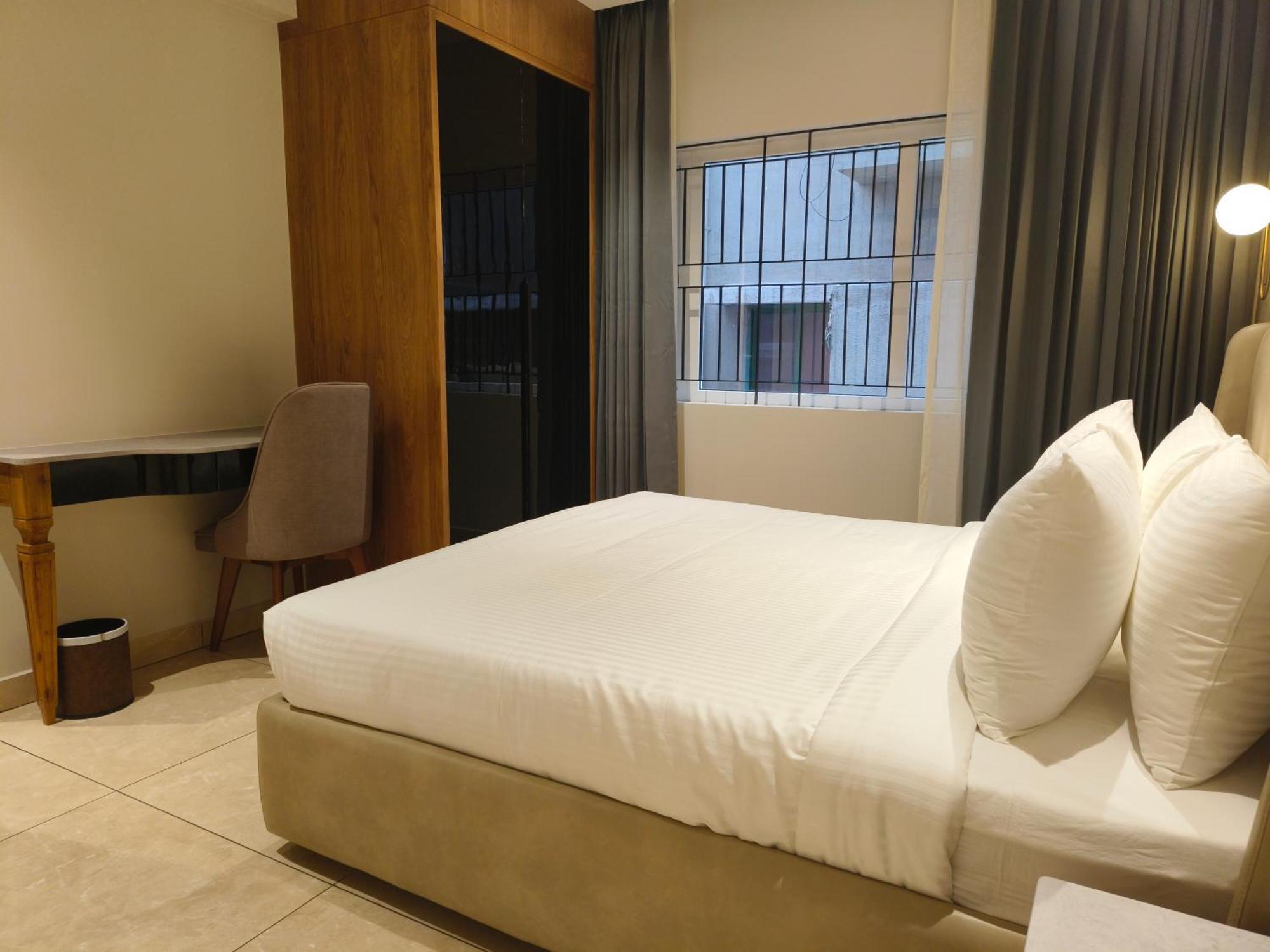 Olive Hotel Le Opera By Embassy Group 벵갈루루 외부 사진
