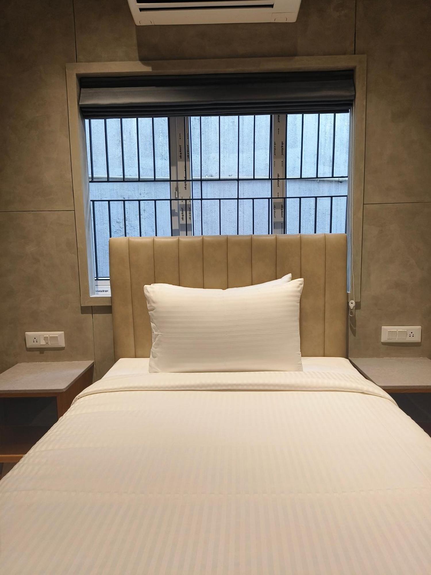 Olive Hotel Le Opera By Embassy Group 벵갈루루 외부 사진