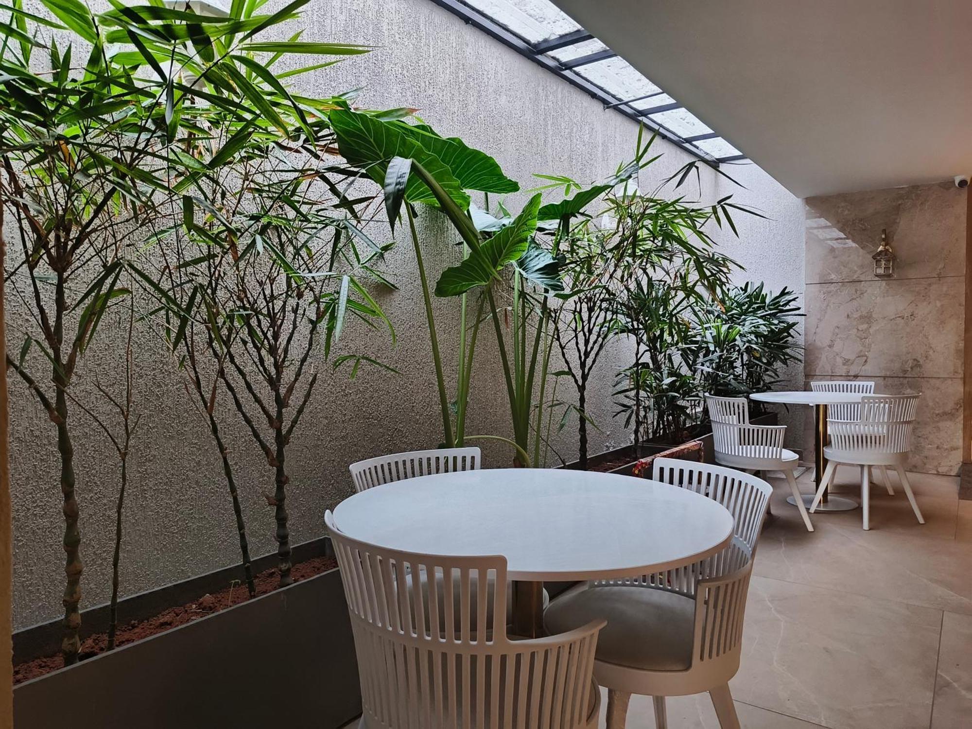Olive Hotel Le Opera By Embassy Group 벵갈루루 외부 사진